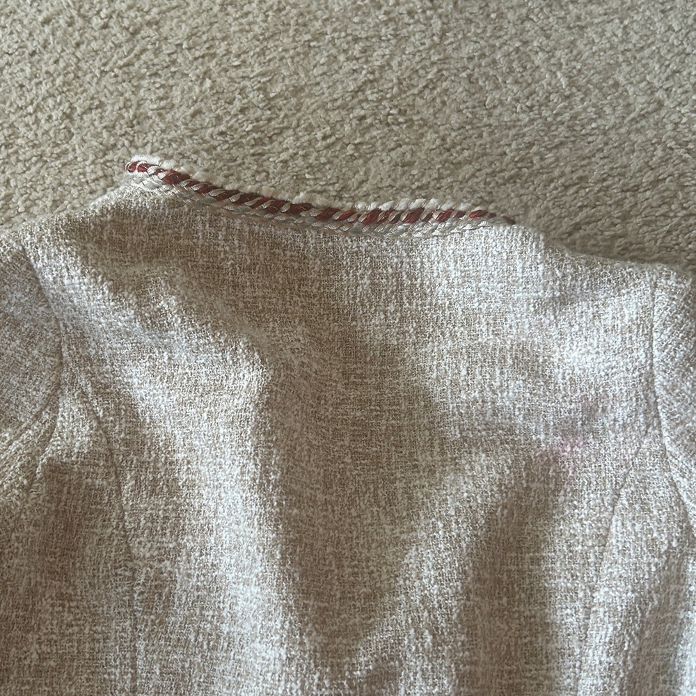 Zara Cream tweed jacket cream with red trim accents. 4 pockets. White - Picture 8 of 14